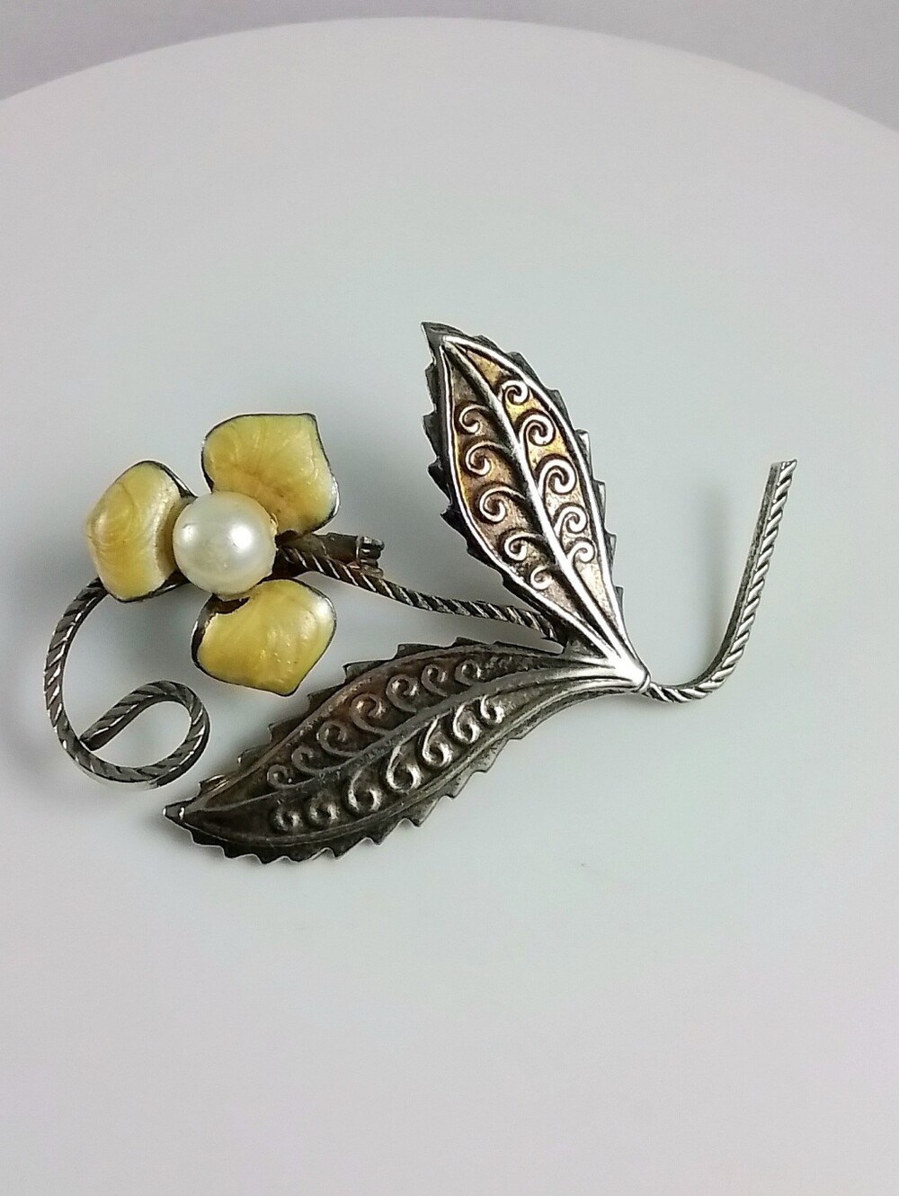 1950s Vintage Floral Leaf Brooch Silver Tone Enameled Yellow Flower Scrollwork